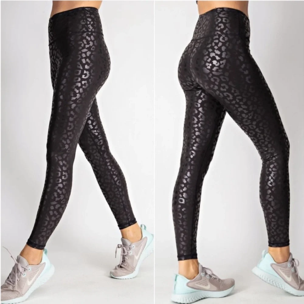 LAST THREE • EMBOSSED LEOPARD PRINT BLACK YOGA LEGGING - Picture 4 of 4